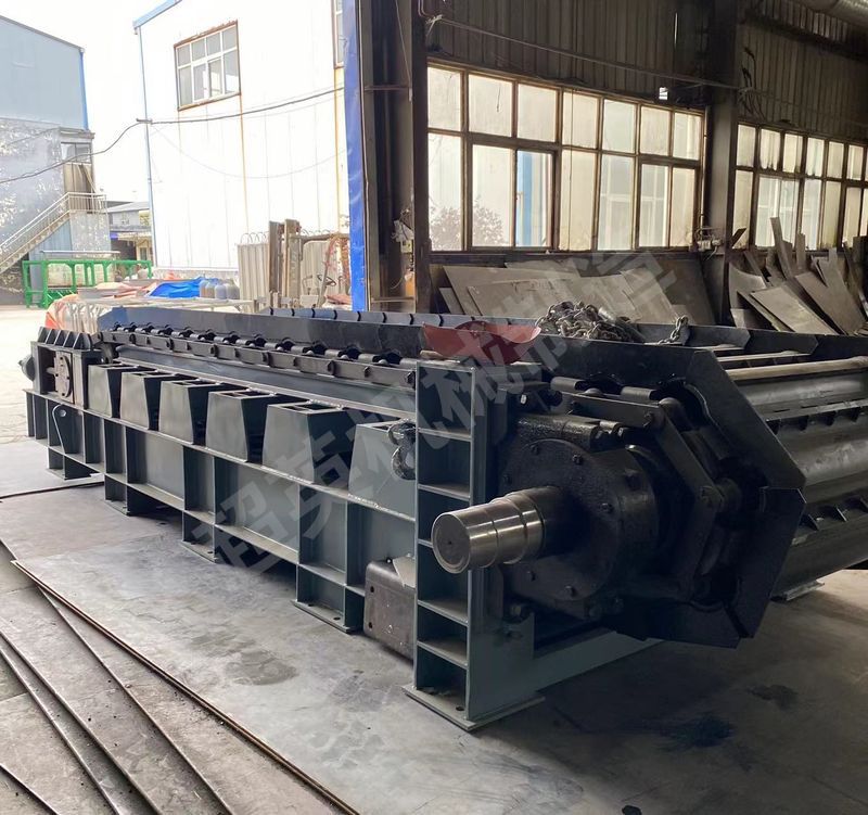 鱗板輸送機